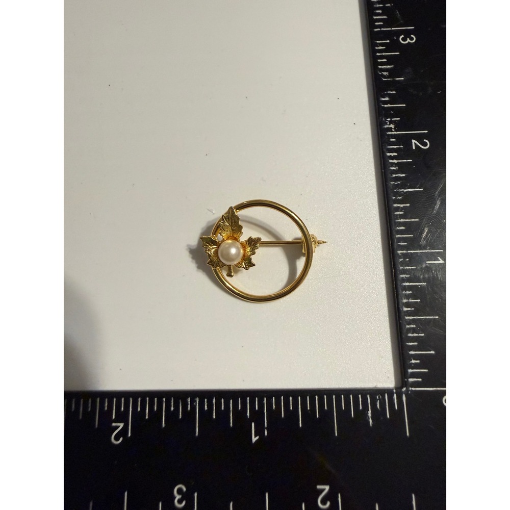 Vintage Gold Tone Circle Maple Leaf Faux Pearl Brooch Pin Autumn Fall Jewelry